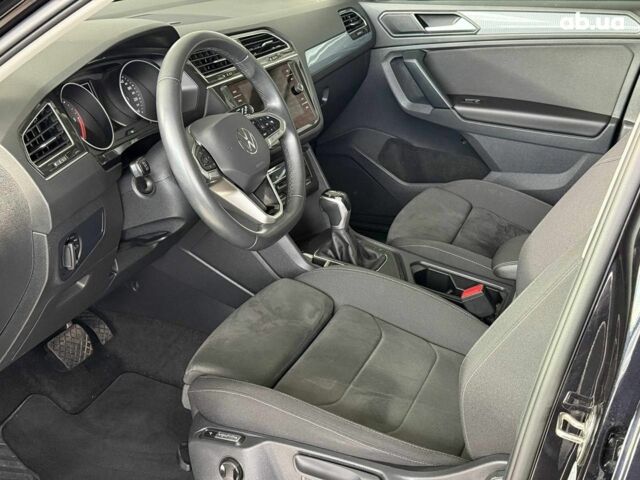 Чорний Фольксваген Тігуан, об'ємом двигуна 2 л та пробігом 56 тис. км за 33990 $, фото 9 на Automoto.ua