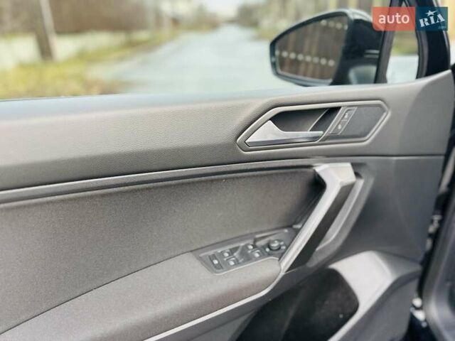 Черный Фольксваген Тигуан, объемом двигателя 2 л и пробегом 40 тыс. км за 17999 $, фото 23 на Automoto.ua