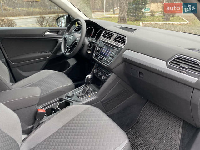 Чорний Фольксваген Тігуан, об'ємом двигуна 1.98 л та пробігом 44 тис. км за 18200 $, фото 28 на Automoto.ua