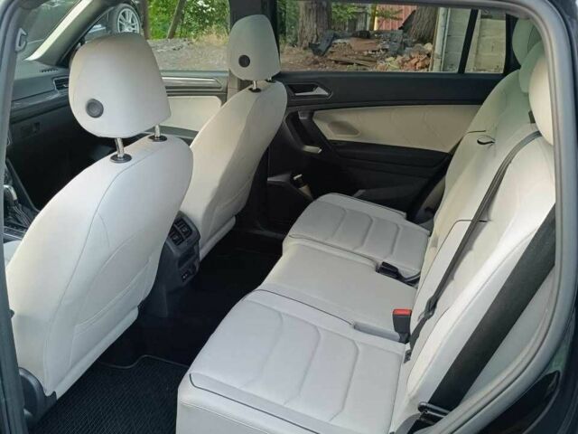 Черный Фольксваген Тигуан, объемом двигателя 0 л и пробегом 72 тыс. км за 14700 $, фото 8 на Automoto.ua