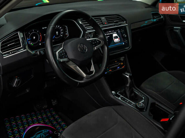 Чорний Фольксваген Тігуан, об'ємом двигуна 1.97 л та пробігом 186 тис. км за 33500 $, фото 32 на Automoto.ua