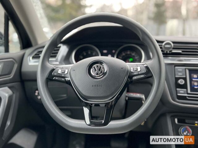 Чорний Фольксваген Тігуан, об'ємом двигуна 2 л та пробігом 37 тис. км за 25800 $, фото 14 на Automoto.ua