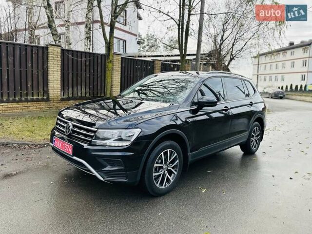 Черный Фольксваген Тигуан, объемом двигателя 2 л и пробегом 40 тыс. км за 17999 $, фото 2 на Automoto.ua