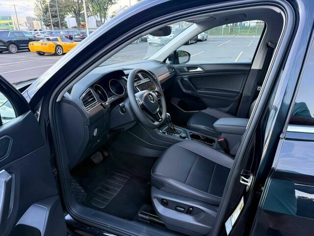 Черный Фольксваген Тигуан, объемом двигателя 2 л и пробегом 30 тыс. км за 14400 $, фото 8 на Automoto.ua