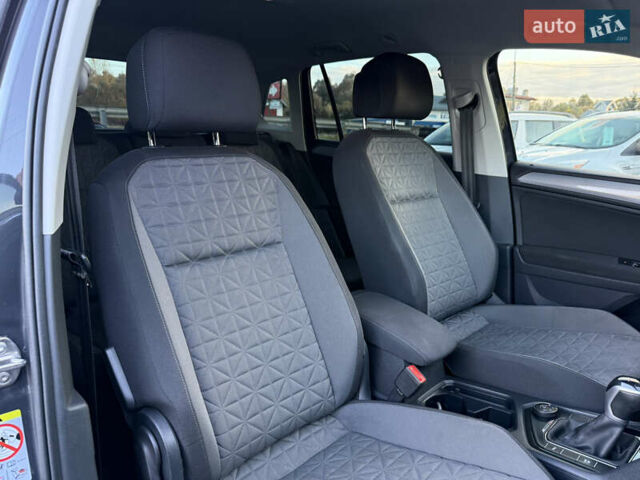 Черный Фольксваген Тигуан, объемом двигателя 2 л и пробегом 165 тыс. км за 29999 $, фото 33 на Automoto.ua