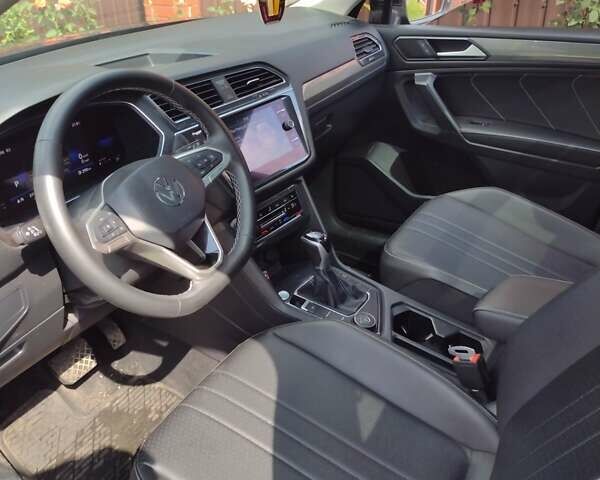 Черный Фольксваген Тигуан, объемом двигателя 2 л и пробегом 27 тыс. км за 25600 $, фото 4 на Automoto.ua