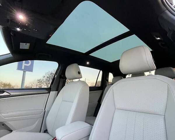 Черный Фольксваген Тигуан, объемом двигателя 2 л и пробегом 49 тыс. км за 25500 $, фото 18 на Automoto.ua