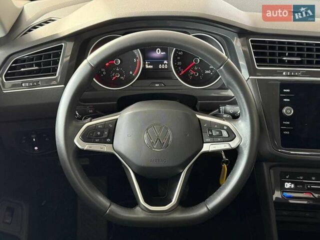 Черный Фольксваген Тигуан, объемом двигателя 2 л и пробегом 56 тыс. км за 33990 $, фото 21 на Automoto.ua