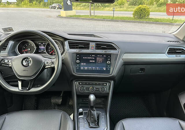 Черный Фольксваген Тигуан, объемом двигателя 2 л и пробегом 101 тыс. км за 22750 $, фото 9 на Automoto.ua