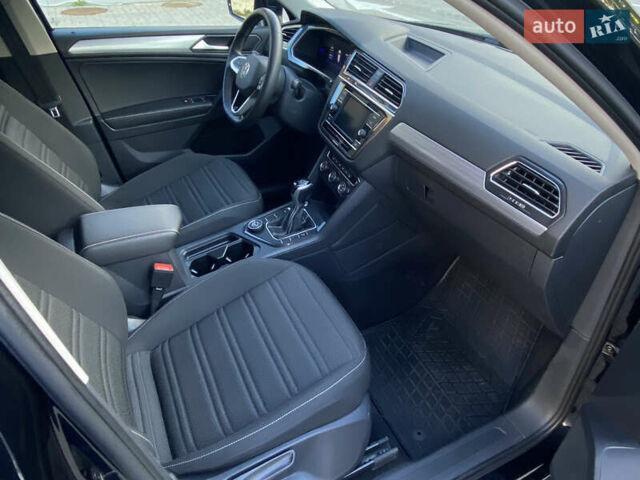 Чорний Фольксваген Тігуан, об'ємом двигуна 1.98 л та пробігом 62 тис. км за 22200 $, фото 12 на Automoto.ua