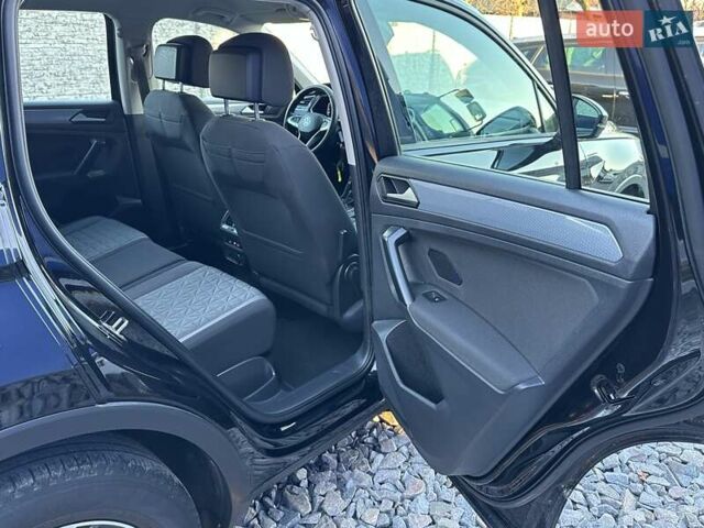 Черный Фольксваген Тигуан, объемом двигателя 2 л и пробегом 180 тыс. км за 29550 $, фото 87 на Automoto.ua