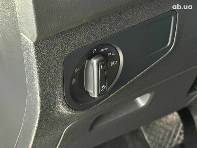 Чорний Фольксваген Тігуан, об'ємом двигуна 2 л та пробігом 56 тис. км за 33990 $, фото 12 на Automoto.ua