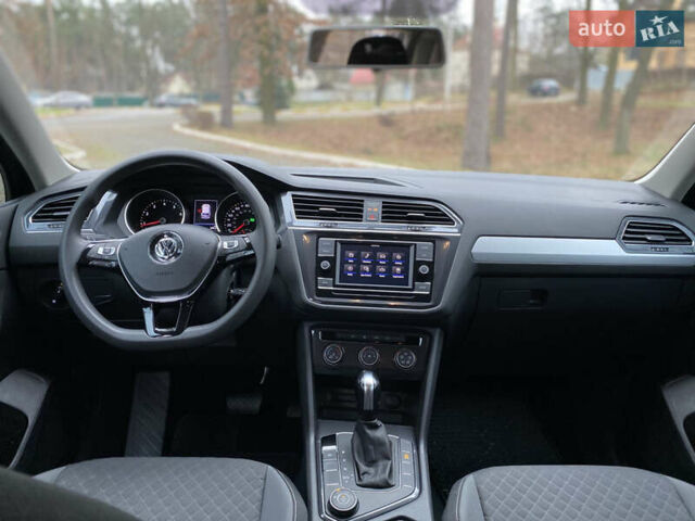 Чорний Фольксваген Тігуан, об'ємом двигуна 1.98 л та пробігом 44 тис. км за 18200 $, фото 21 на Automoto.ua