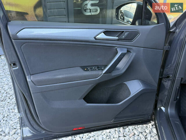 Черный Фольксваген Тигуан, объемом двигателя 2 л и пробегом 165 тыс. км за 29999 $, фото 48 на Automoto.ua