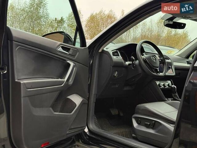 Черный Фольксваген Тигуан, объемом двигателя 1.98 л и пробегом 90 тыс. км за 21500 $, фото 25 на Automoto.ua