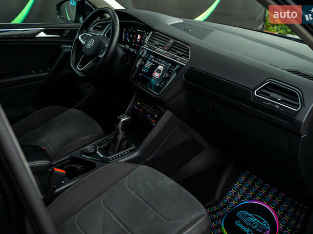 Чорний Фольксваген Тігуан, об'ємом двигуна 1.97 л та пробігом 186 тис. км за 33500 $, фото 39 на Automoto.ua