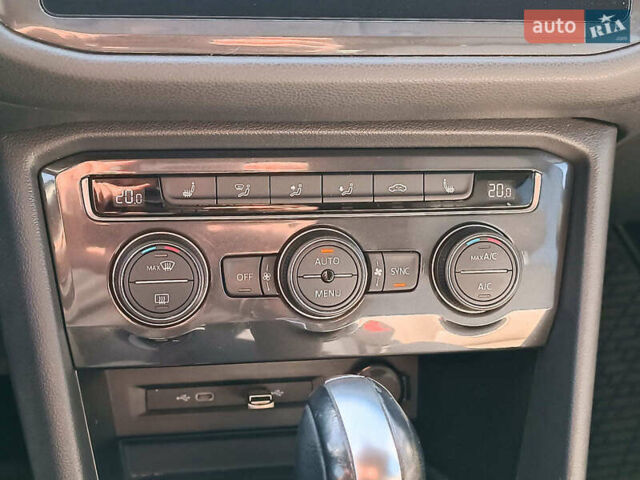 Черный Фольксваген Тигуан, объемом двигателя 2 л и пробегом 46 тыс. км за 22380 $, фото 28 на Automoto.ua