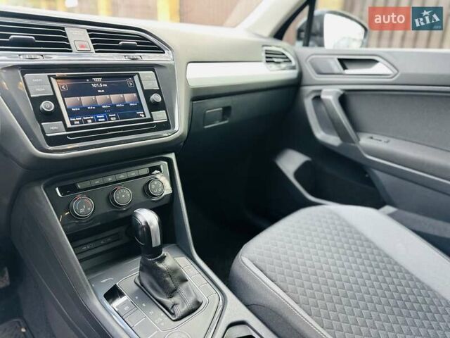 Черный Фольксваген Тигуан, объемом двигателя 2 л и пробегом 40 тыс. км за 17999 $, фото 26 на Automoto.ua