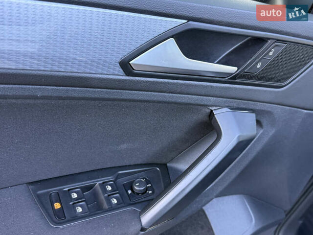 Черный Фольксваген Тигуан, объемом двигателя 2 л и пробегом 165 тыс. км за 29999 $, фото 49 на Automoto.ua