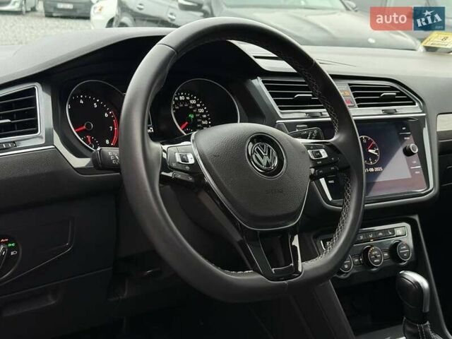 Черный Фольксваген Тигуан, объемом двигателя 1.98 л и пробегом 90 тыс. км за 21500 $, фото 34 на Automoto.ua