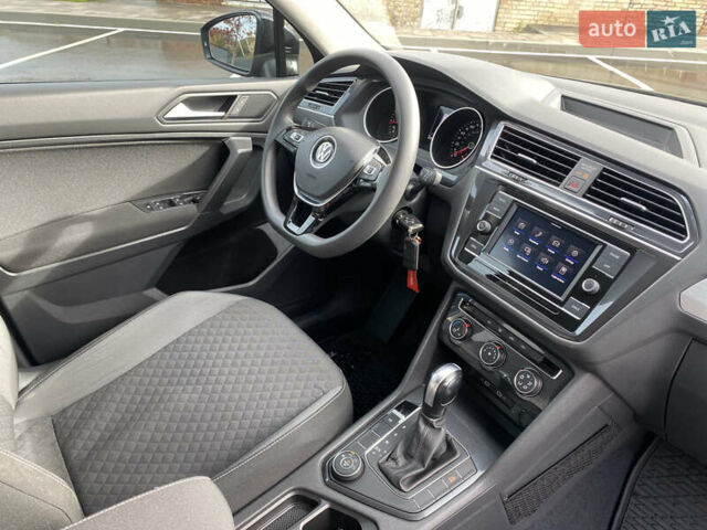 Чорний Фольксваген Тігуан, об'ємом двигуна 1.98 л та пробігом 44 тис. км за 19750 $, фото 35 на Automoto.ua