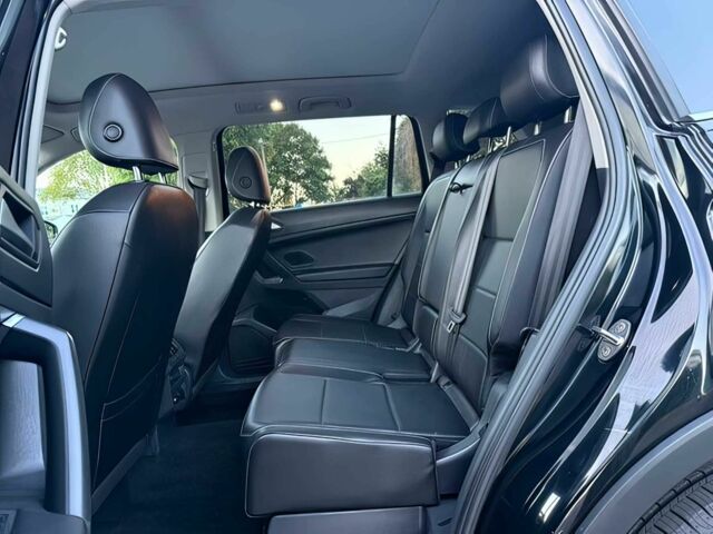 Черный Фольксваген Тигуан, объемом двигателя 2 л и пробегом 30 тыс. км за 14400 $, фото 11 на Automoto.ua