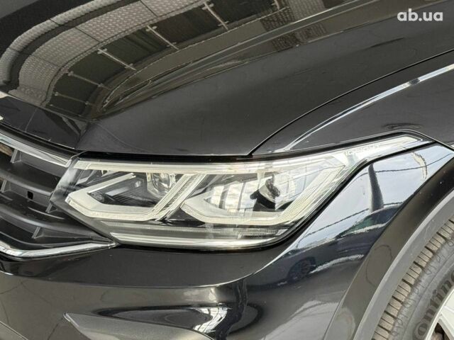 Чорний Фольксваген Тігуан, об'ємом двигуна 2 л та пробігом 56 тис. км за 33990 $, фото 4 на Automoto.ua