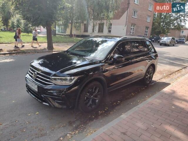 Черный Фольксваген Тигуан, объемом двигателя 2 л и пробегом 27 тыс. км за 25600 $, фото 8 на Automoto.ua