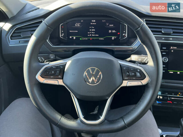 Чорний Фольксваген Тігуан, об'ємом двигуна 1.97 л та пробігом 235 тис. км за 26588 $, фото 15 на Automoto.ua