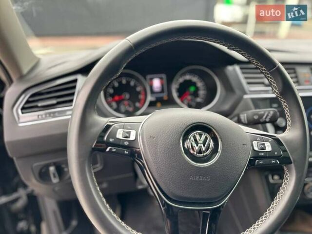 Черный Фольксваген Тигуан, объемом двигателя 1.98 л и пробегом 56 тыс. км за 23500 $, фото 7 на Automoto.ua