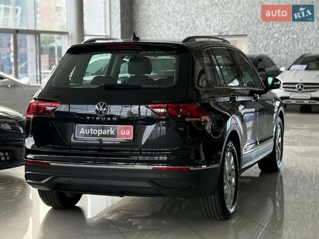 Черный Фольксваген Тигуан, объемом двигателя 2 л и пробегом 56 тыс. км за 33990 $, фото 6 на Automoto.ua