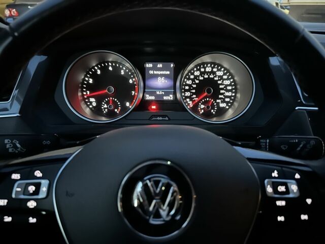 Черный Фольксваген Тигуан, объемом двигателя 2 л и пробегом 23 тыс. км за 37700 $, фото 4 на Automoto.ua