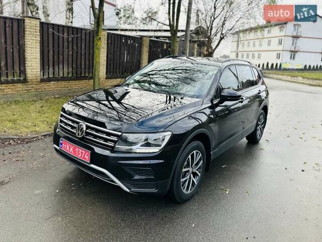 Черный Фольксваген Тигуан, объемом двигателя 2 л и пробегом 40 тыс. км за 17999 $, фото 1 на Automoto.ua