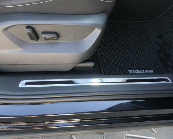 Черный Фольксваген Тигуан, объемом двигателя 1.98 л и пробегом 75 тыс. км за 34699 $, фото 28 на Automoto.ua