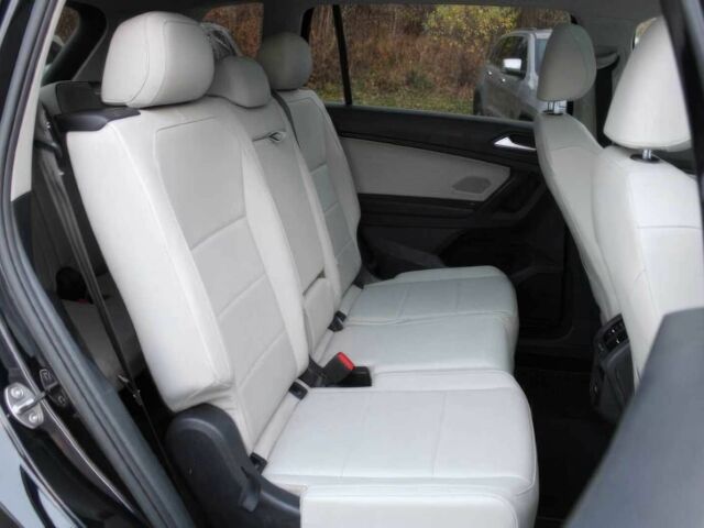 Черный Фольксваген Тигуан, объемом двигателя 2 л и пробегом 15 тыс. км за 17000 $, фото 10 на Automoto.ua