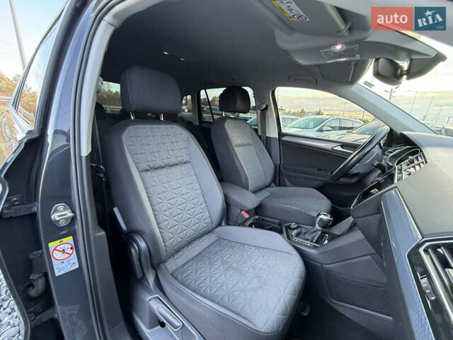 Черный Фольксваген Тигуан, объемом двигателя 2 л и пробегом 165 тыс. км за 29999 $, фото 32 на Automoto.ua