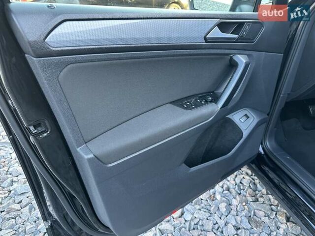 Черный Фольксваген Тигуан, объемом двигателя 2 л и пробегом 180 тыс. км за 29550 $, фото 41 на Automoto.ua