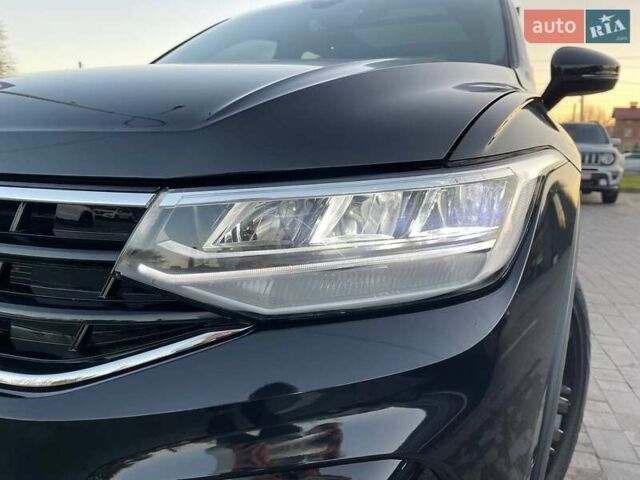 Черный Фольксваген Тигуан, объемом двигателя 2 л и пробегом 49 тыс. км за 25500 $, фото 3 на Automoto.ua