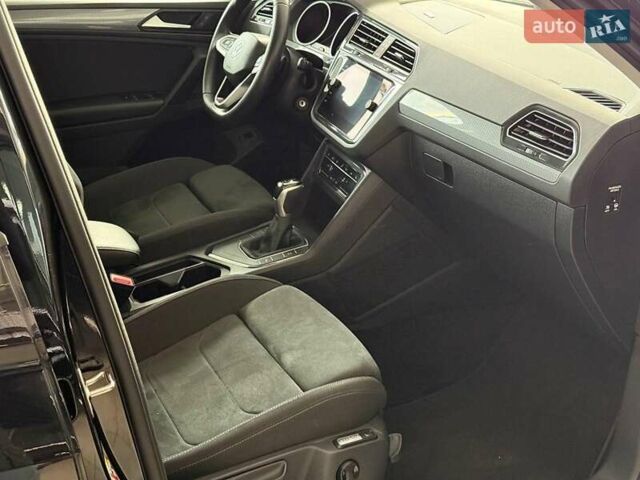 Черный Фольксваген Тигуан, объемом двигателя 2 л и пробегом 56 тыс. км за 33990 $, фото 19 на Automoto.ua