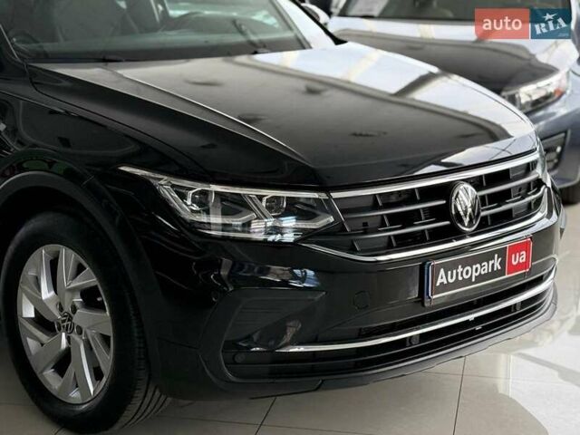 Черный Фольксваген Тигуан, объемом двигателя 2 л и пробегом 56 тыс. км за 33990 $, фото 3 на Automoto.ua