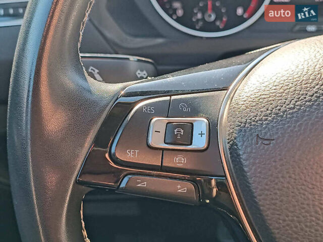 Черный Фольксваген Тигуан, объемом двигателя 2 л и пробегом 46 тыс. км за 22380 $, фото 30 на Automoto.ua