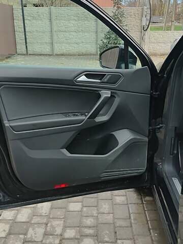 Чорний Фольксваген Тігуан, об'ємом двигуна 2 л та пробігом 123 тис. км за 22500 $, фото 31 на Automoto.ua