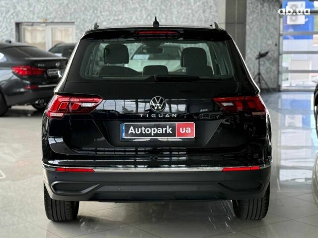 Чорний Фольксваген Тігуан, об'ємом двигуна 2 л та пробігом 56 тис. км за 33990 $, фото 6 на Automoto.ua