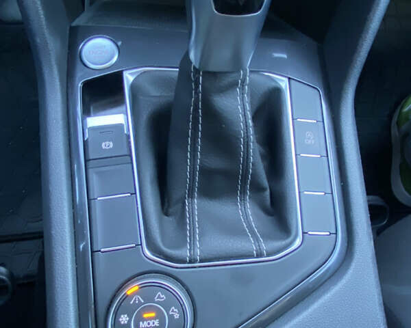 Чорний Фольксваген Тігуан, об'ємом двигуна 1.98 л та пробігом 62 тис. км за 22200 $, фото 21 на Automoto.ua