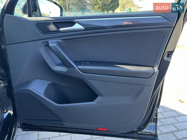 Чорний Фольксваген Тігуан, об'ємом двигуна 1.97 л та пробігом 235 тис. км за 26588 $, фото 25 на Automoto.ua