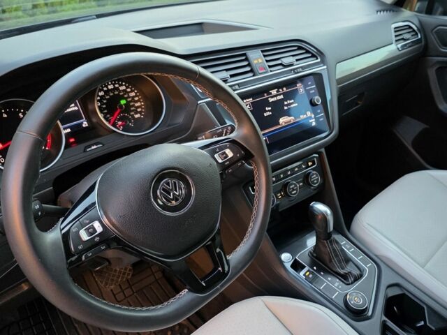 Чорний Фольксваген Тігуан, об'ємом двигуна 2 л та пробігом 213 тис. км за 16900 $, фото 1 на Automoto.ua