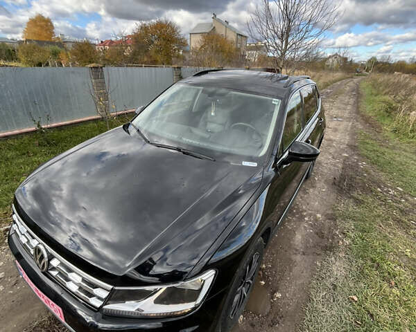 Черный Фольксваген Тигуан, объемом двигателя 2 л и пробегом 107 тыс. км за 21500 $, фото 5 на Automoto.ua