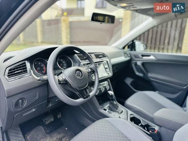 Черный Фольксваген Тигуан, объемом двигателя 2 л и пробегом 40 тыс. км за 17999 $, фото 22 на Automoto.ua