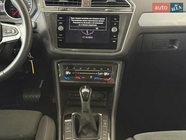 Черный Фольксваген Тигуан, объемом двигателя 2 л и пробегом 56 тыс. км за 33990 $, фото 24 на Automoto.ua