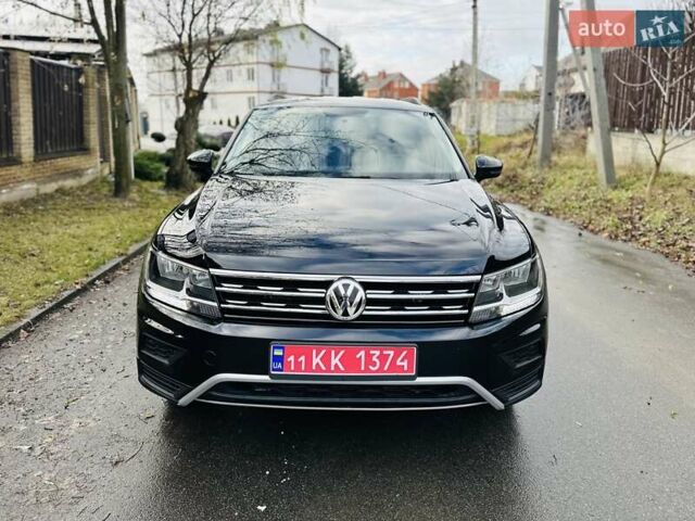 Черный Фольксваген Тигуан, объемом двигателя 2 л и пробегом 40 тыс. км за 17999 $, фото 3 на Automoto.ua